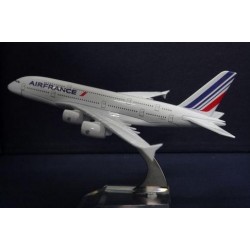 http://www.thesuitcaseshop.com/501-1191-thickbox/maqueta-avion-tam-b777-2.jpg