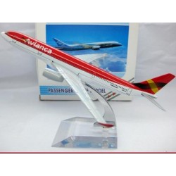 http://www.thesuitcaseshop.com/504-1194-thickbox/maqueta-avion-tam-b777-2.jpg